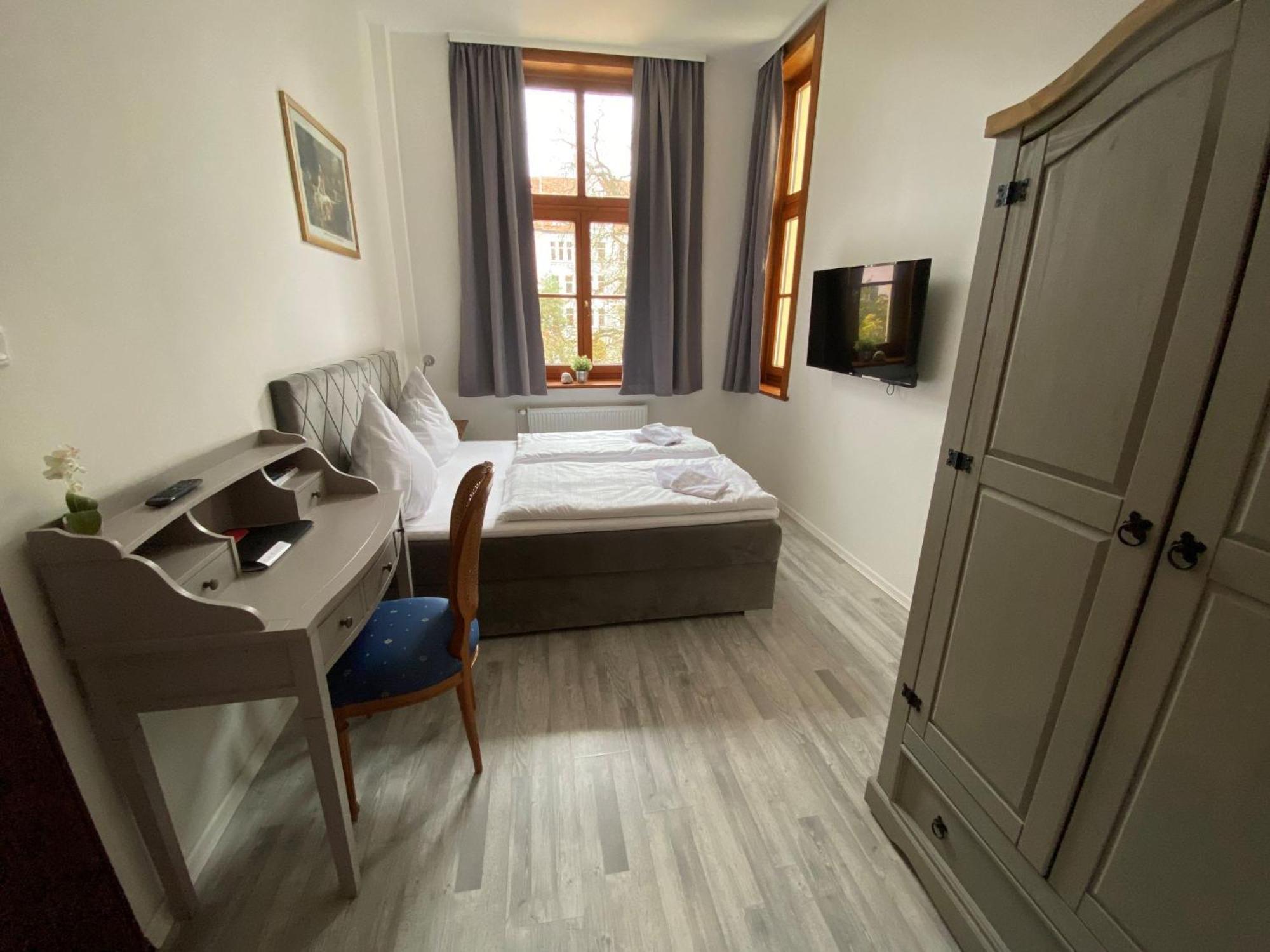 Avalon Bed & Breakfast Themen/- Nichtraucherhotel Hannover Esterno foto