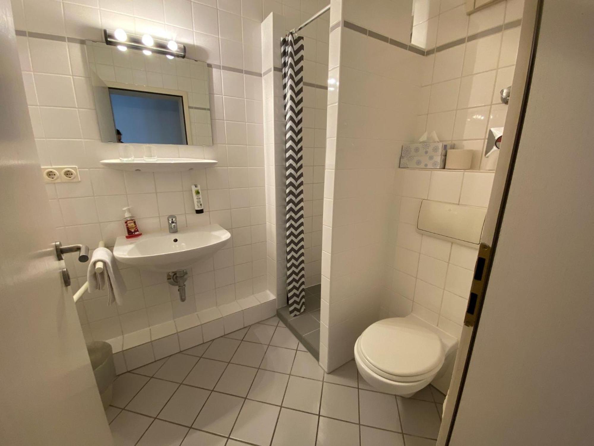 Avalon Bed & Breakfast Themen/- Nichtraucherhotel Hannover Esterno foto