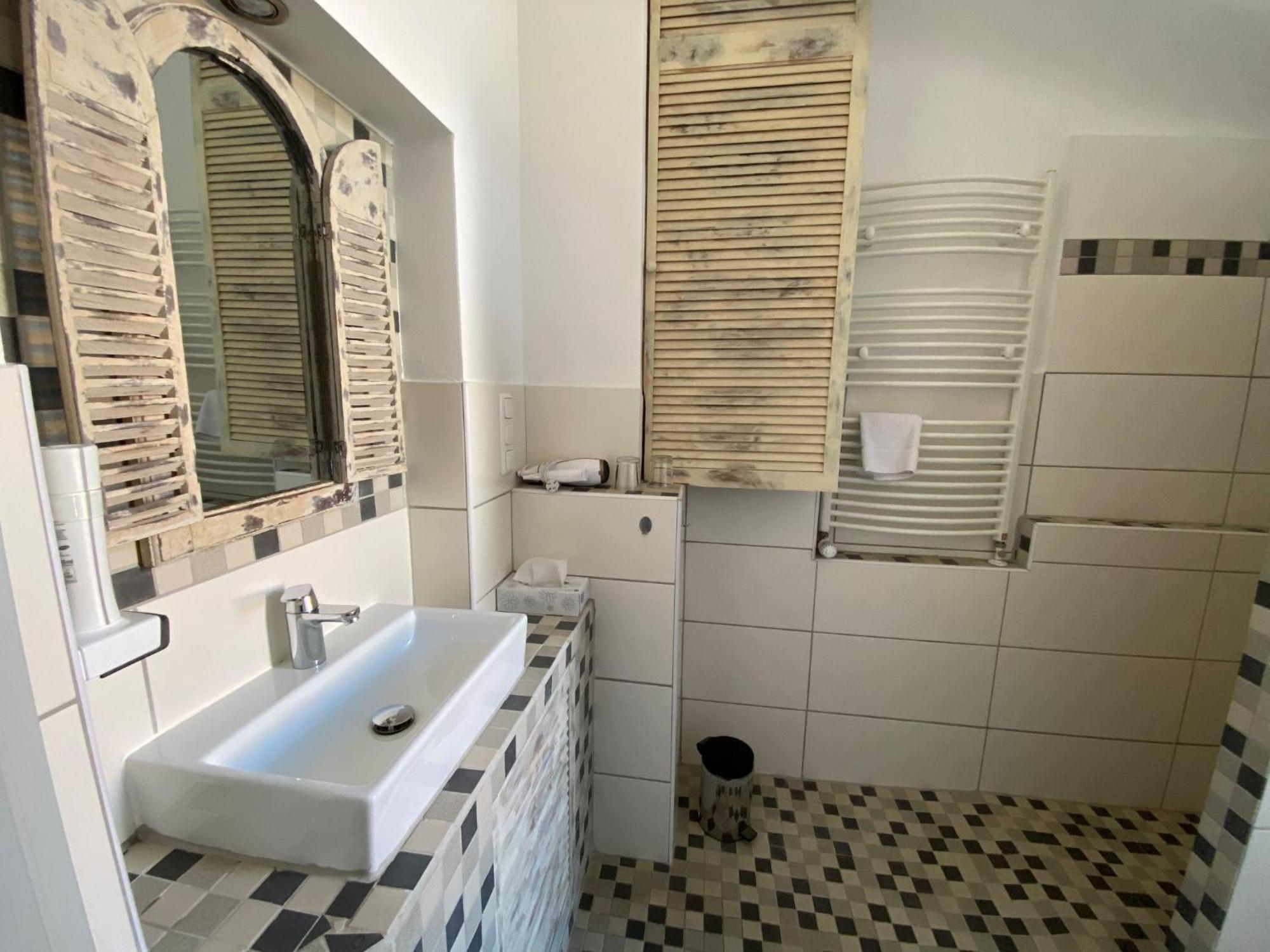 Avalon Bed & Breakfast Themen/- Nichtraucherhotel Hannover Esterno foto