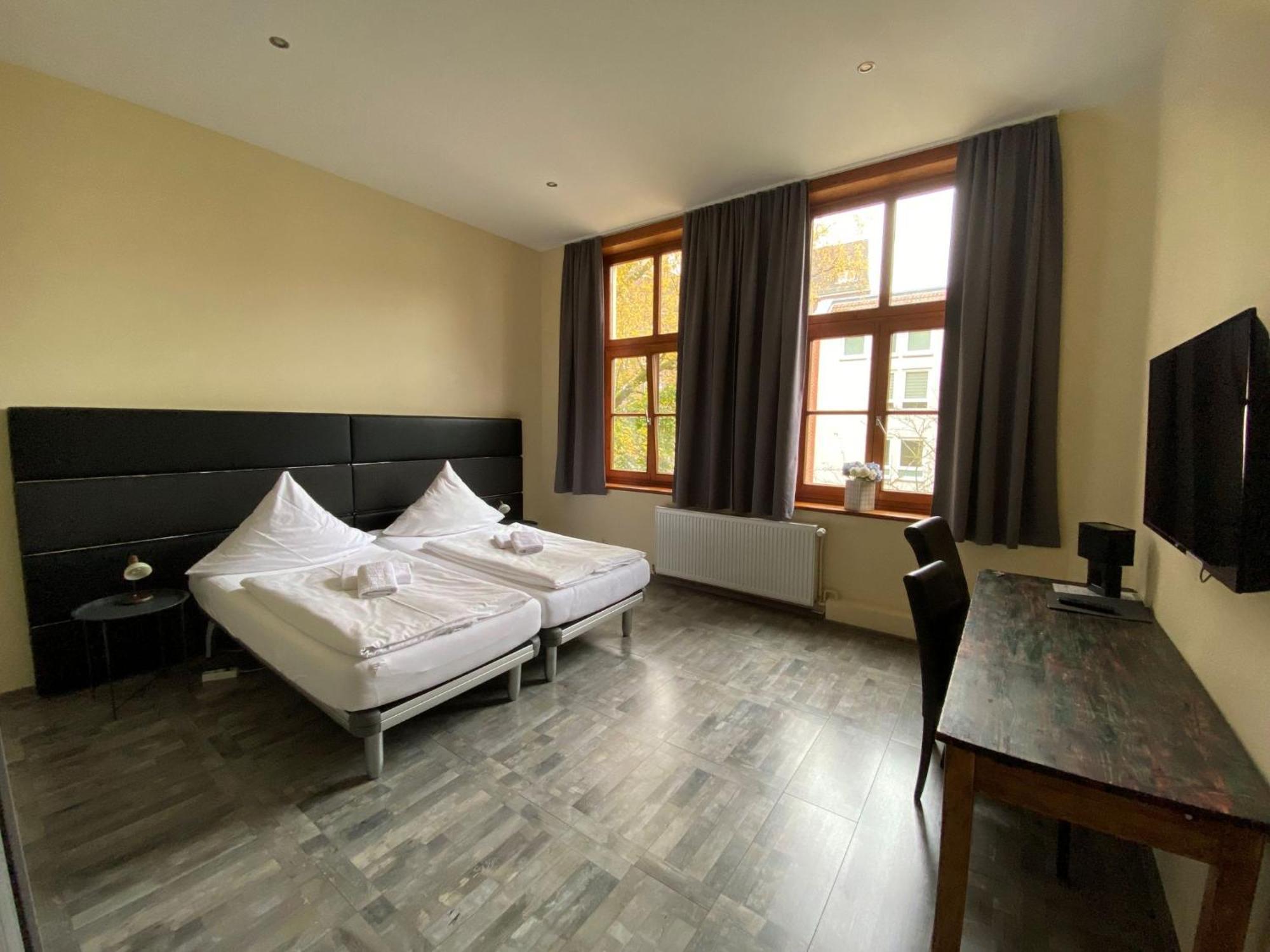 Avalon Bed & Breakfast Themen/- Nichtraucherhotel Hannover Esterno foto