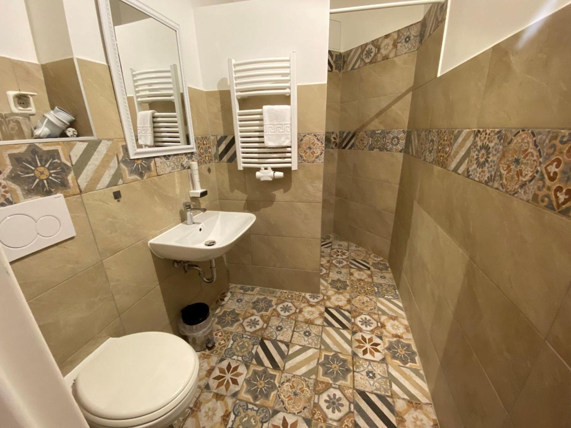 Avalon Bed & Breakfast Themen/- Nichtraucherhotel Hannover Esterno foto